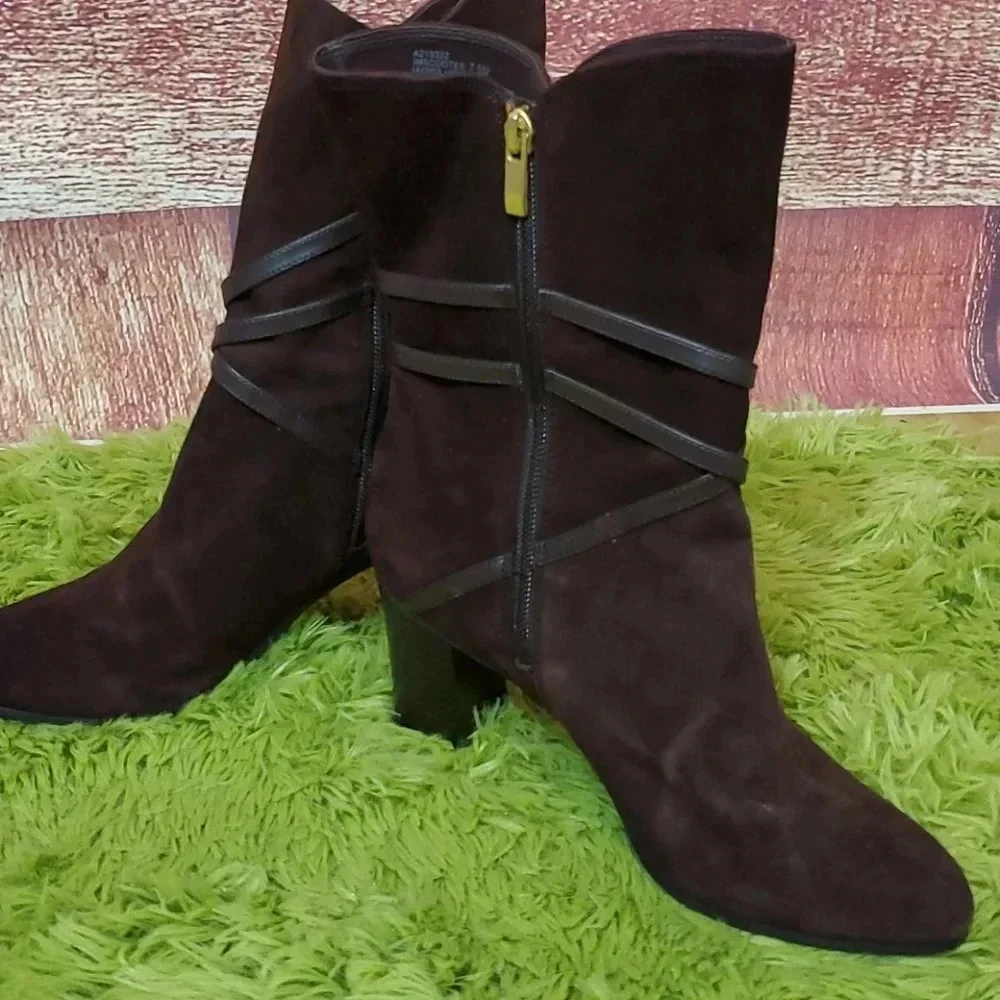 ISAAC MIZRAHI LIVE maroon heel 👢